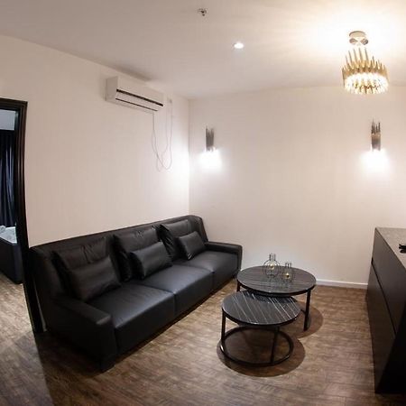 Royal Hotel Rishon LeZion Bagian luar foto