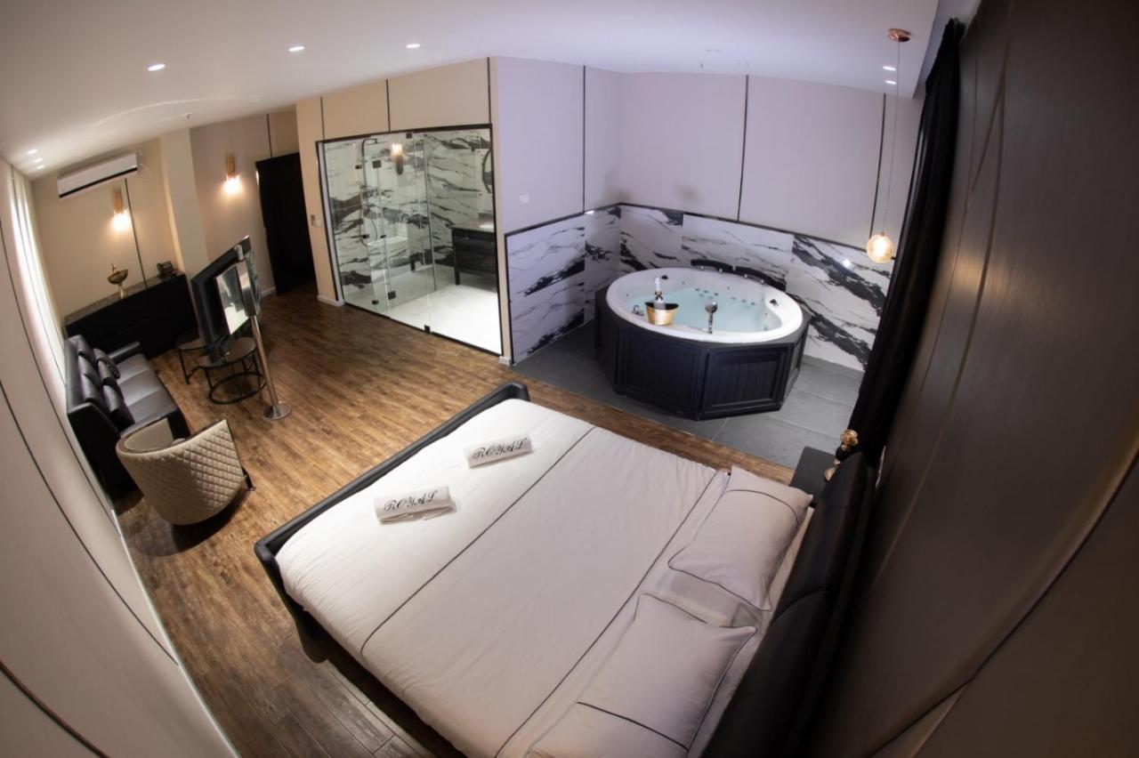 Royal Hotel Rishon LeZion Bagian luar foto