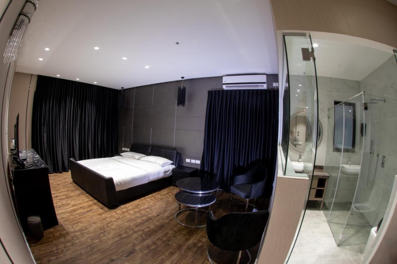 Royal Hotel Rishon LeZion Bagian luar foto