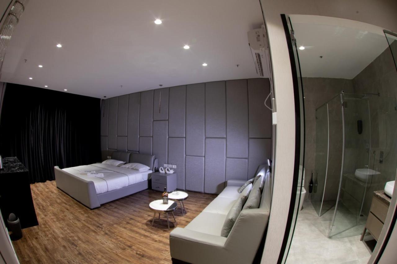 Royal Hotel Rishon LeZion Bagian luar foto